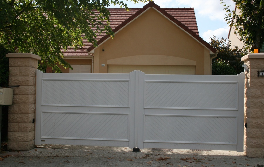 Nos modèles de portails PVC à MONTS