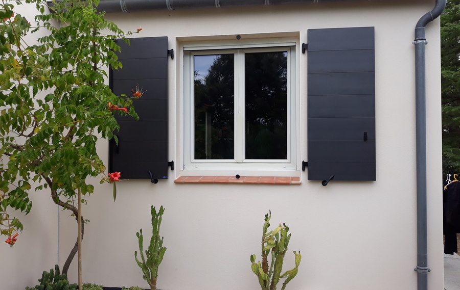 Volets battants épurés à MONTS