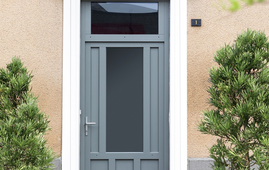 Notre gamme de porte d'entrée en BOIS CLASSIQUE et CREATIVE CONTEMPORAINE à MONTS