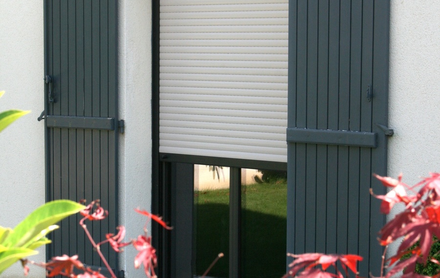 Volets battants roulants et occultants à MONTS