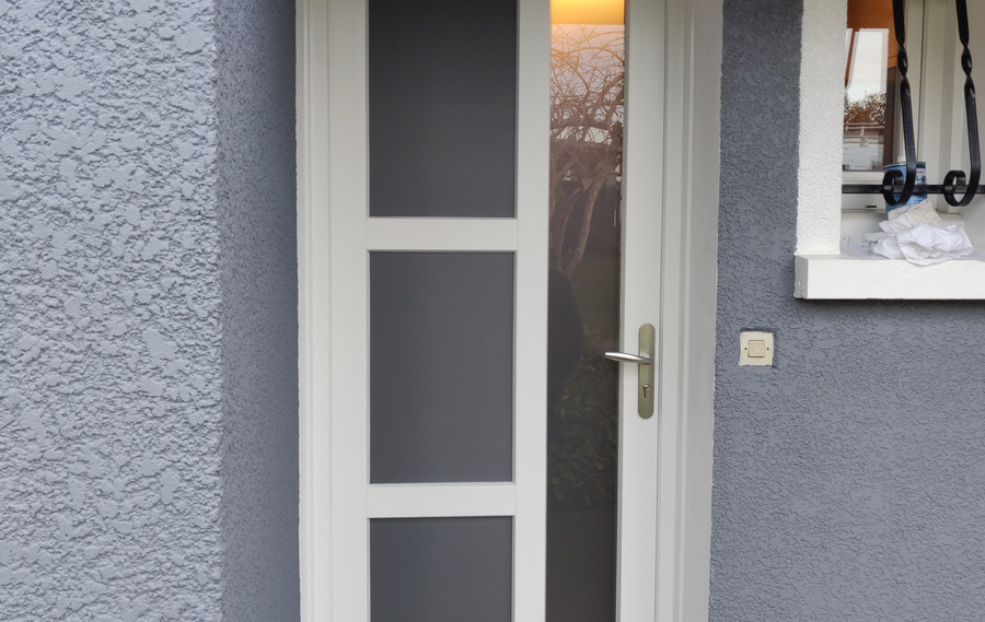 Notre gamme de portes d'entrée en PVC CLASSIQUE et PVC CONTEMPORAINE à MONTS